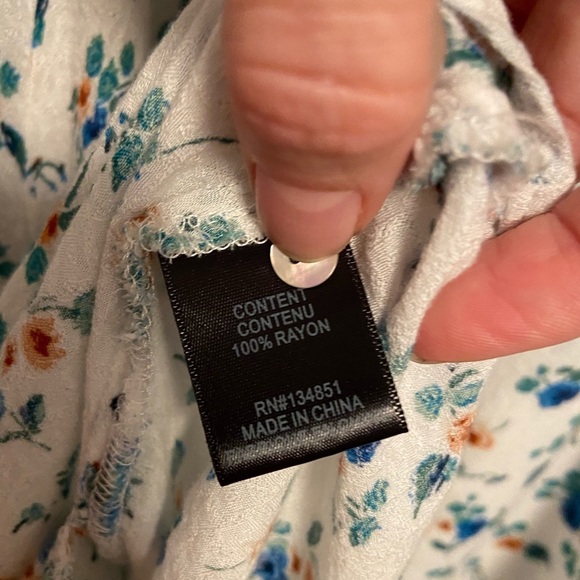 WAYF Floral Keyhole Front Tunic Top size Small - Picture 9 of 10